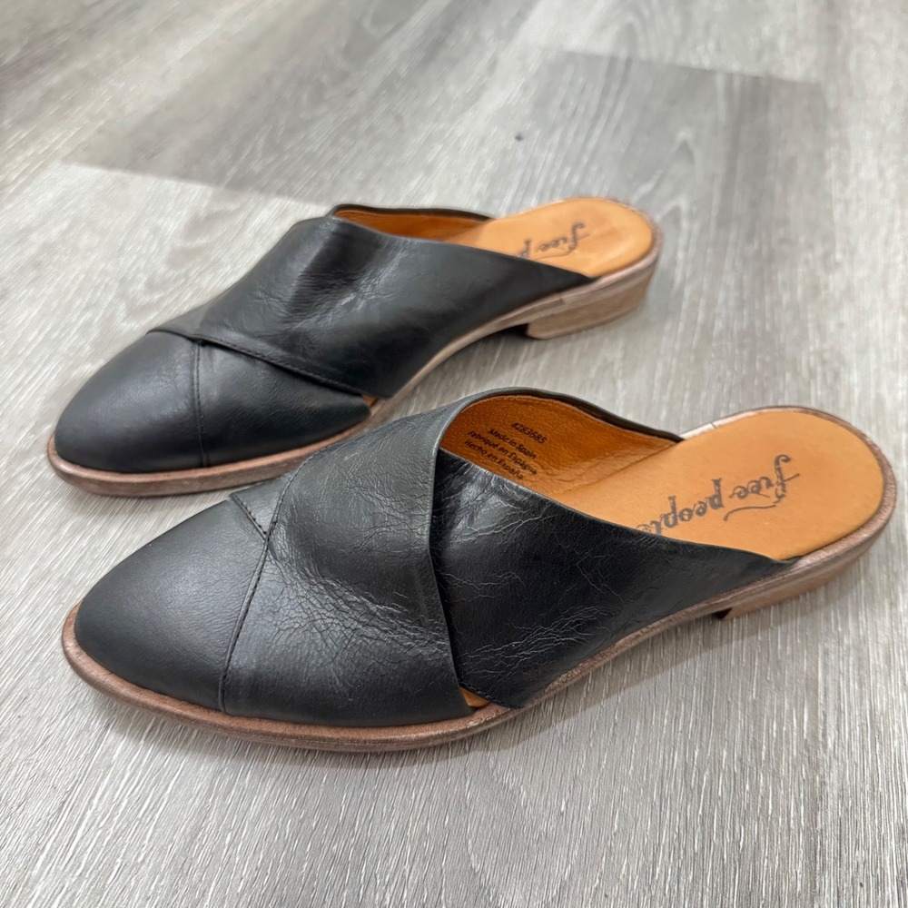Free People Lordes Pointed Toe Mule Black Leather Slides Boho Shoes size 6.5 - 7